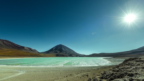 Laguna verde en el altiplano Boliviano , Bolivia